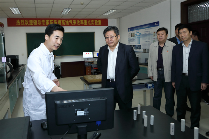 黑龍江省副省長孫東生蒞臨我校調(diào)研工程與技術(shù)研究和試驗發(fā)展